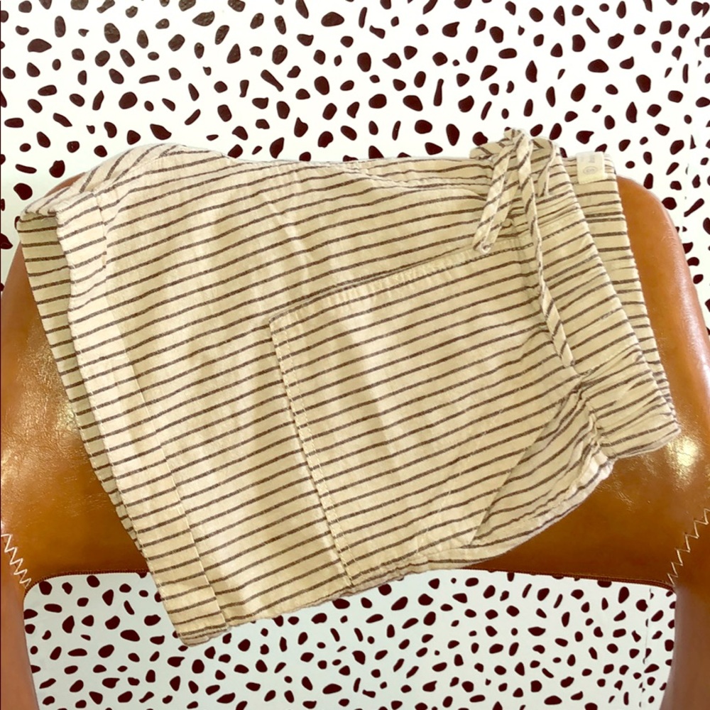 Linen Shorts •
